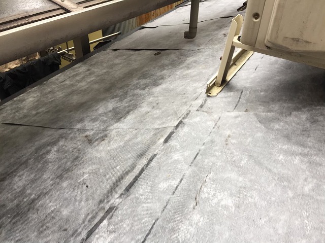 粘着式ルーフィングでカバー